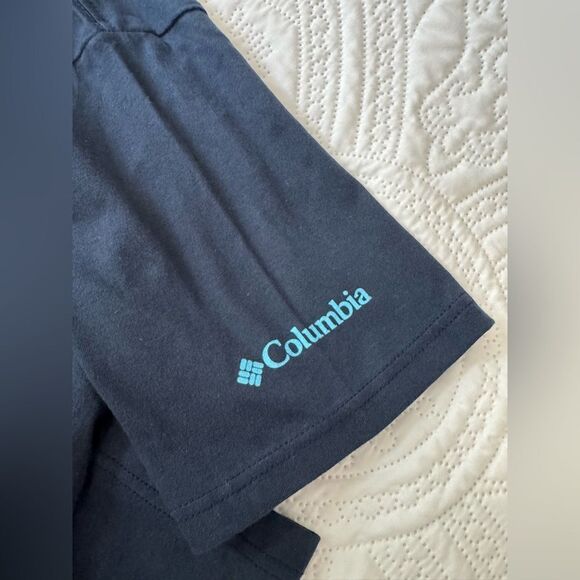 NWOT Columbia Navy Tee with Rainbow Design - Picture 3 of 4